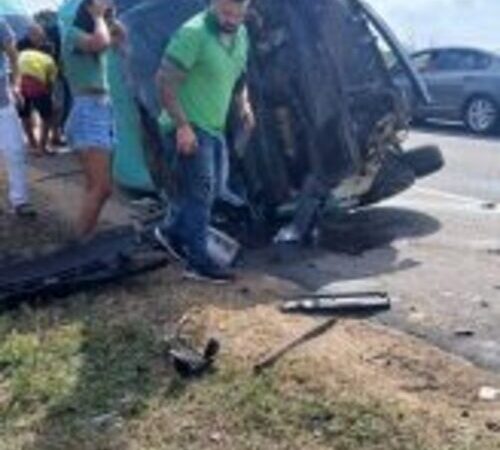 Van capota na Campos-Farol e 10 pessoas ficam feridas