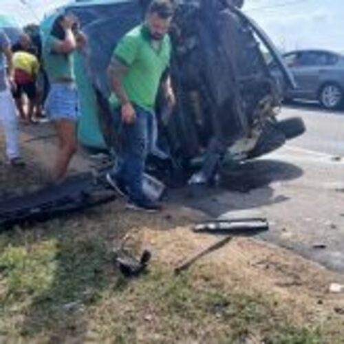 Van capota na Campos-Farol e 10 pessoas ficam feridas