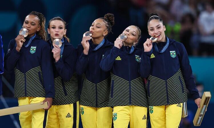 Brilho em Paris: meninas do Brasil conquistam o bronze