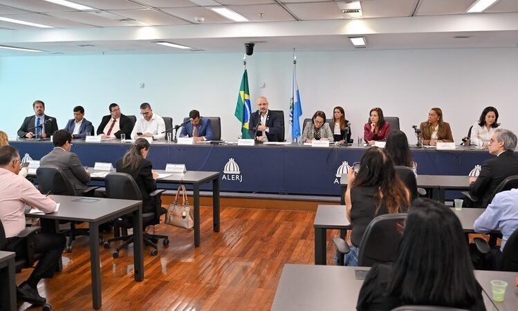CPI da Alerj cobra de planos de saúde informações sobre lucros e cancelamentos de convênios de PCDs