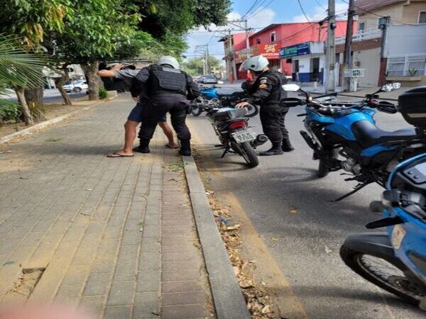 Operação Trânsito Seguro já apreendeu 12 motos e notificou 37 em Campos