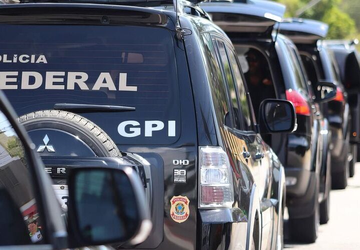 PF prende mulher foragida por tráfico de drogas, em Conceição de Macabu