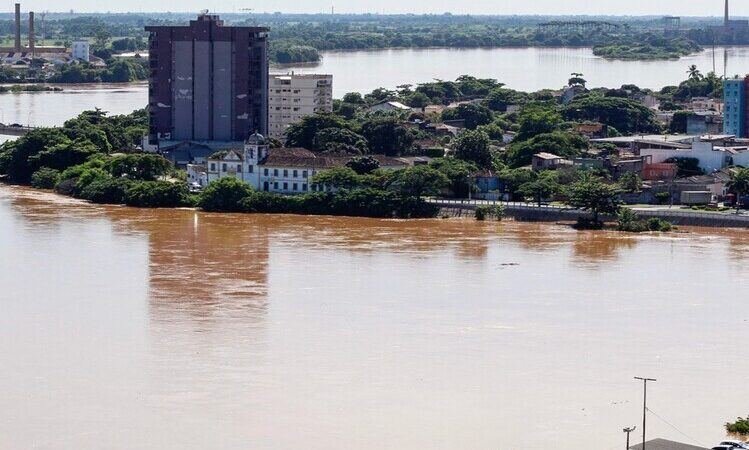 Pesquisadores da UENF e do Inea analisam qualidade da água do Rio Paraíba em Campos