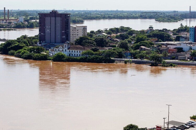 Pesquisadores da UENF e do Inea analisam qualidade da água do Rio Paraíba em Campos