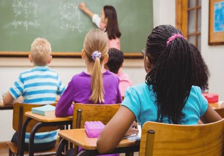 Inscrições abertas para contratação de mais de 4 mil professores temporários no estado do RJ