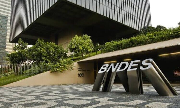 Concurso do BNDES oferece 150 vagas e salário superior R$ 20,9 mil