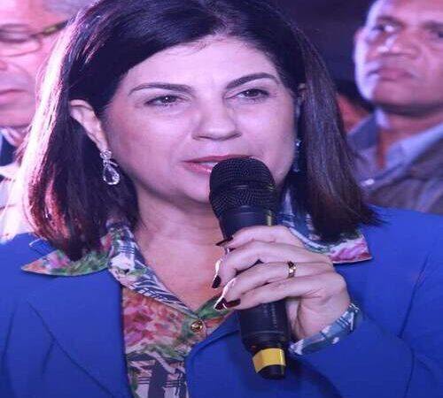 Em rede social, Rosinha Garotinho reclama de um membro da família