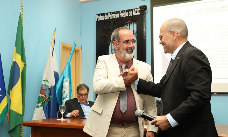 Empresário, Maurício Cabral toma posse como presidente da Acic