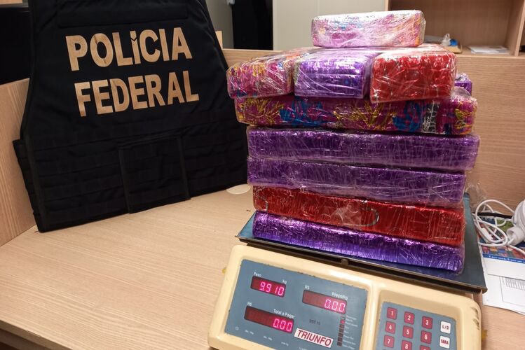 Homem com 9kg de maconha é preso pela PF em Macaé
