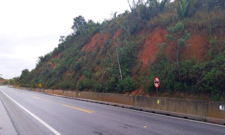 Concessionária inicia obra de recuperação de encosta na BR-101 que vai durar três meses