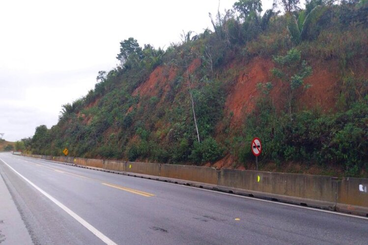 Concessionária inicia obra de recuperação de encosta na BR-101 que vai durar três meses