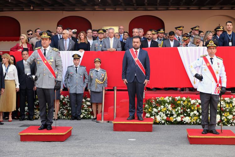 Cláudio Castro cria gabinete de crise para combater incêndios florestais