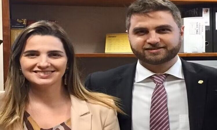 Em rede social, Clarissa crítica Wladimir por não ir a debate em Campos