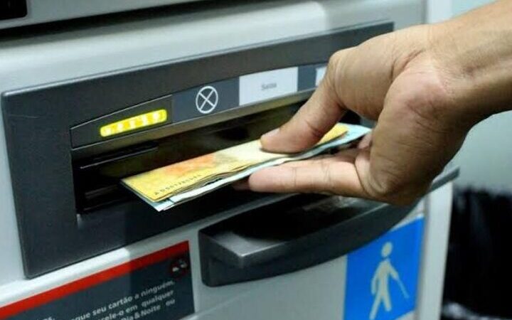 Receita paga nesta segunda último lote de restituição do IR 2024
