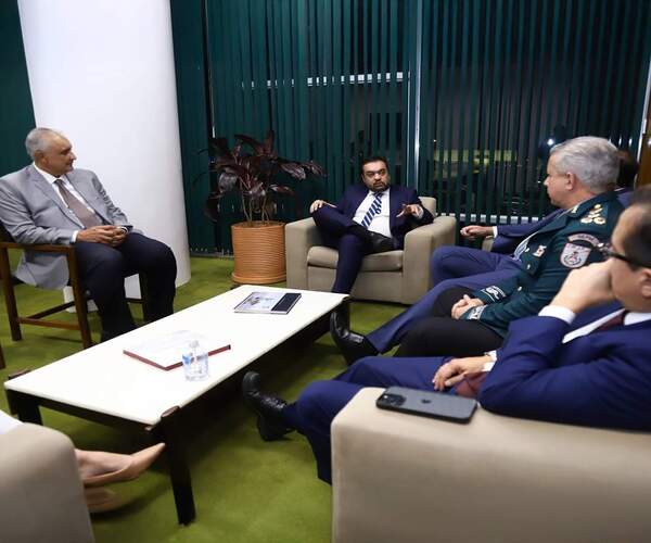 Carlos Augusto é recebido por Cláudio Castro e pede apoio do estado para Rio das Ostras