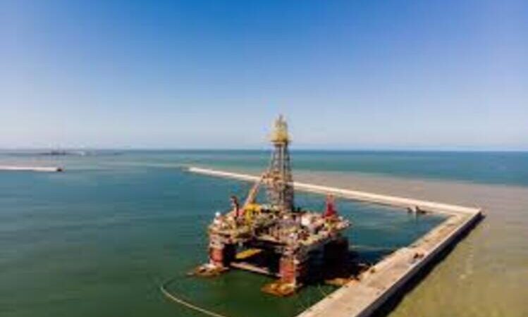 Porto do Açu recebe plataforma da Petrobras para ser desmantelada