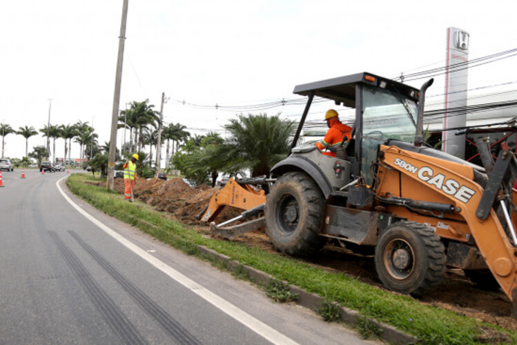 Intervenções para amenizar bloqueios na BR-101, no Shopping Estrada, são iniciadas