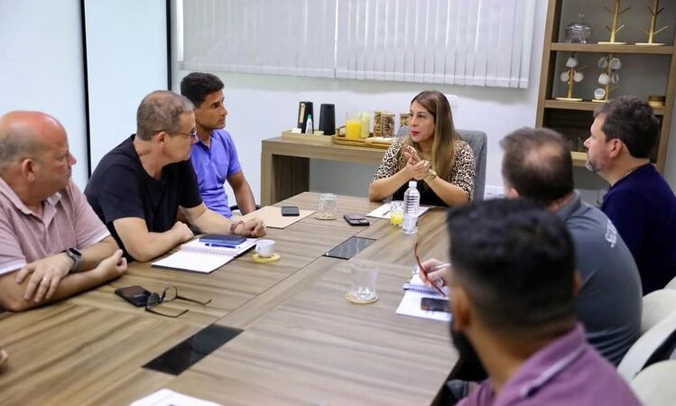 Verão 2025 em SJB: Prefeita realiza reunião de planejamento com secretários