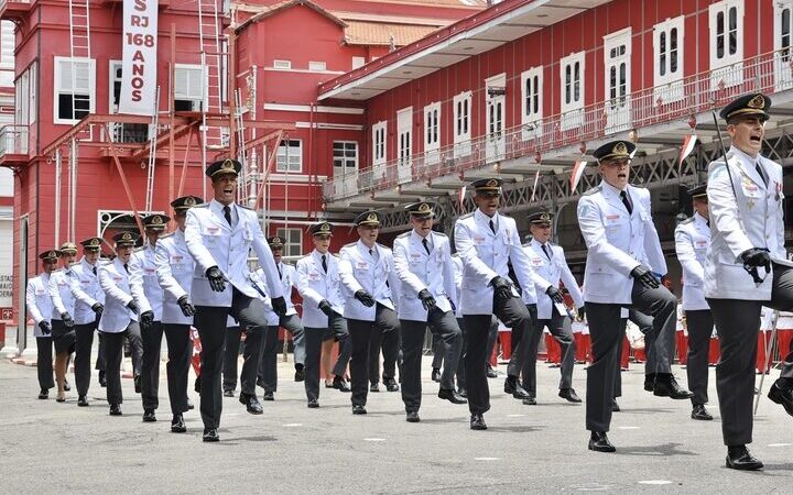 Bombeiros lança concurso com 50 vagas para oficiais com salários de até R$ 10 mil