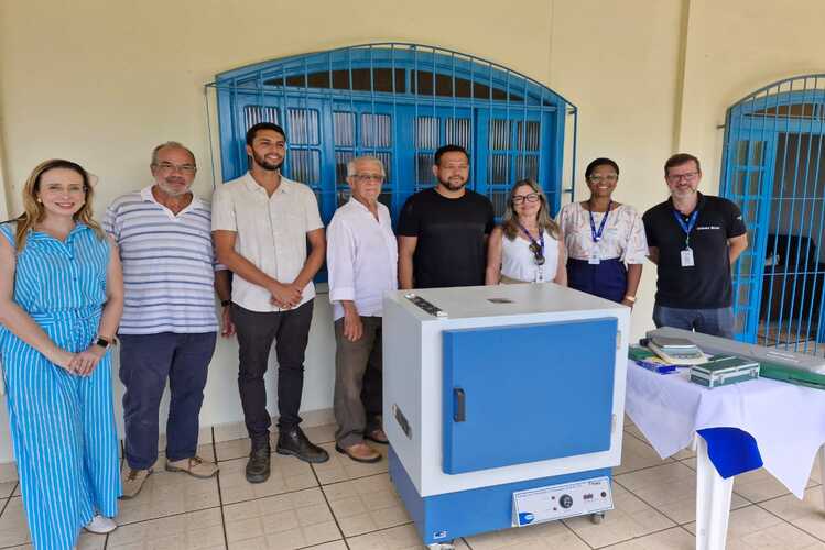 Ceramistas recebem da Firjan equipamentos para padronizar produção no NF