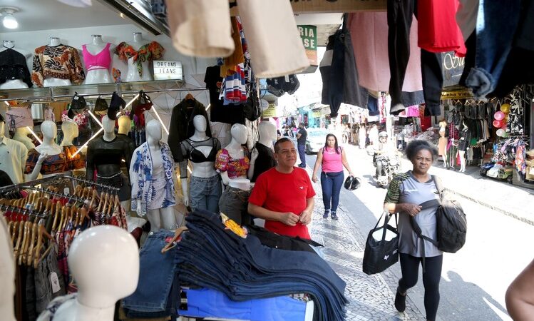 Lojas de Campos autorizadas a abrir nesta quarta, feriado de Santo Amaro