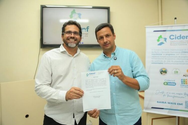 Léo Pelanca, prefeito de Italva, eleito presidente do Cidennf