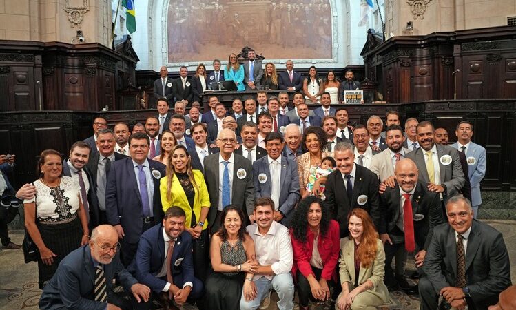 Bacellar reeleito por unanimidade presidente da Alerj