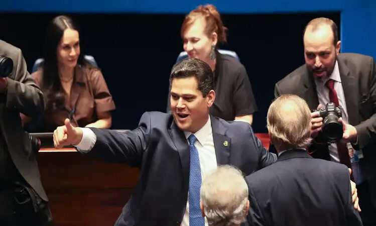 Davi Alcolumbre é eleito presidente do Senado com ampla maioria