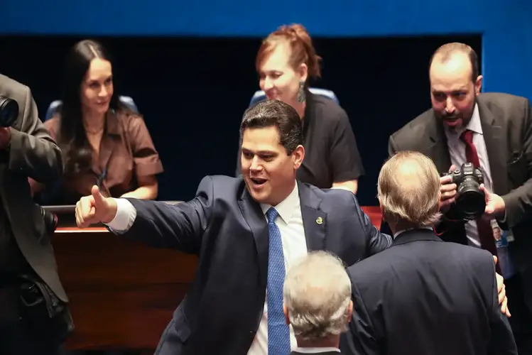 Davi Alcolumbre é eleito presidente do Senado com ampla maioria
