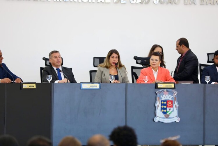 Carla Caputi na abertura do ano legislativo na Câmara de SJB