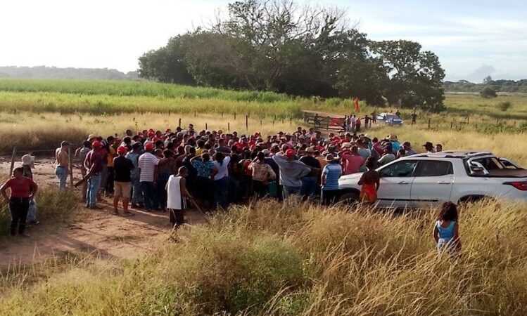 MST deixa terras da Usina Sapucaia, em Campos
