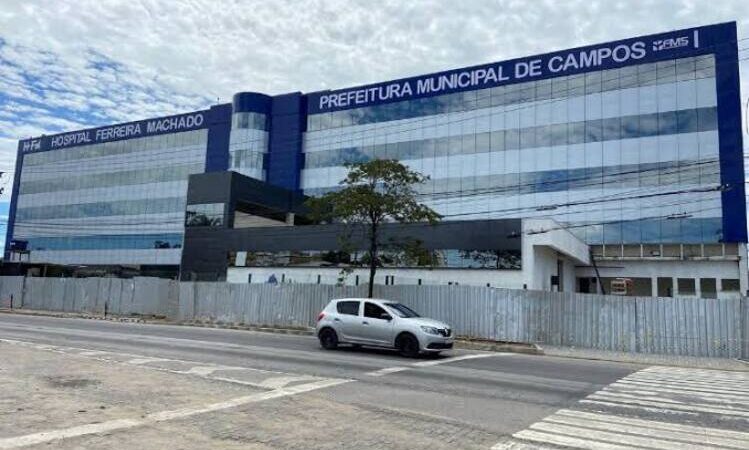 Bebê de um ano morre atingido por um portão de ferro, em Campos