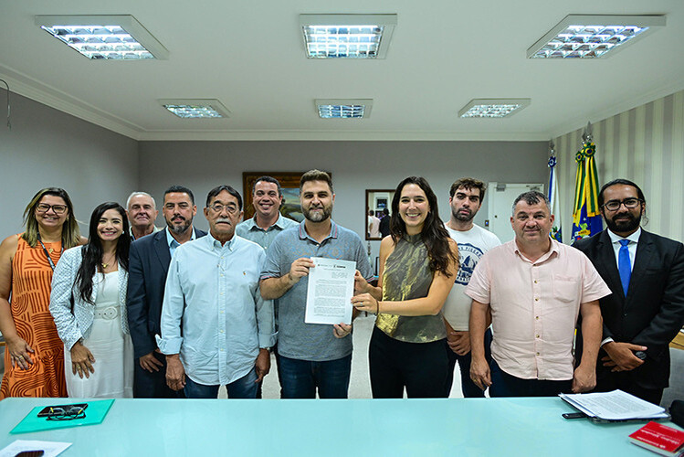 Campos assina TAC e vai convocar 365 de aprovados no concurso 2008 do PSF