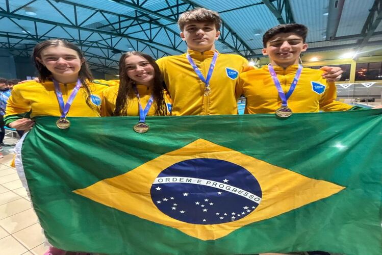Nicole de Thuin conquista o mundial estudantil no revezamento 4×50 medley misto