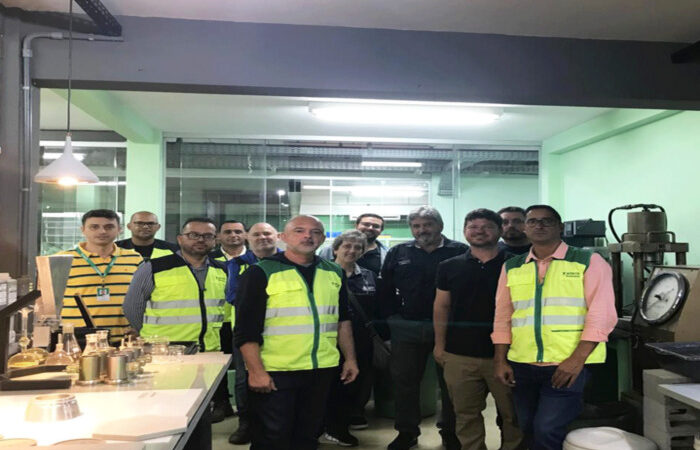 ANTT e Arteris visitam projeto do IFF que transforma resíduo de asfalto em concreto