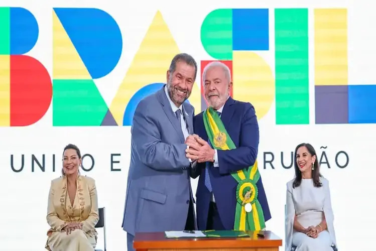 Lupi não resiste a escândalo no INSS e pede demissão