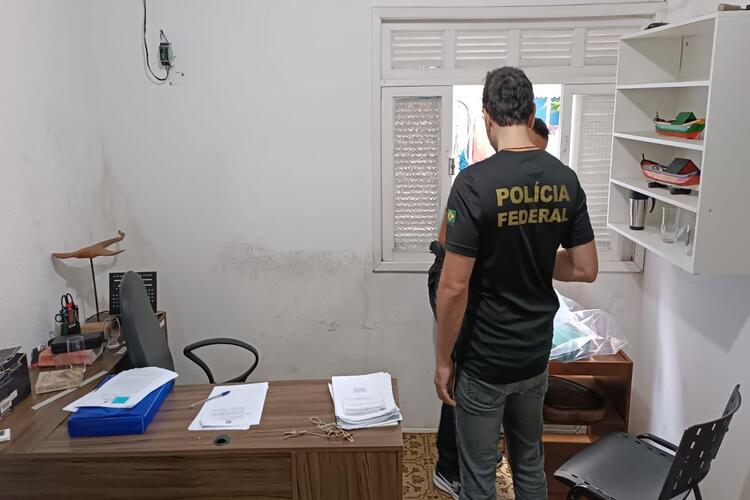 PF deflagra Operação Corrente Turva, em Arraial do Cabo e Cabo Frio
