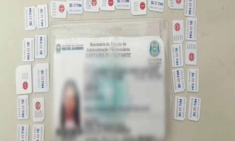 Mulher é presa com 25 chips de celular tentando entrar em presídio, em Campos