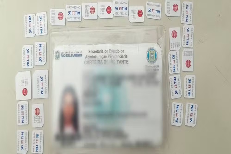 Mulher é presa com 25 chips de celular tentando entrar em presídio, em Campos