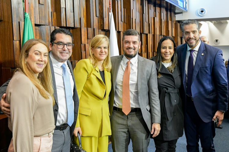 Advogados dispensados de pagar antecipado taxa judiciária em cobranças de honorários
