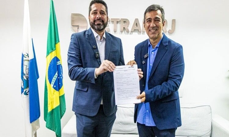 Detran e Correios assinam contrato para entrega domiciliar gratuita de documentos