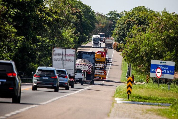 Mais de 1,6 milhão de veículos são esperados na BR-102 durante o feriadão