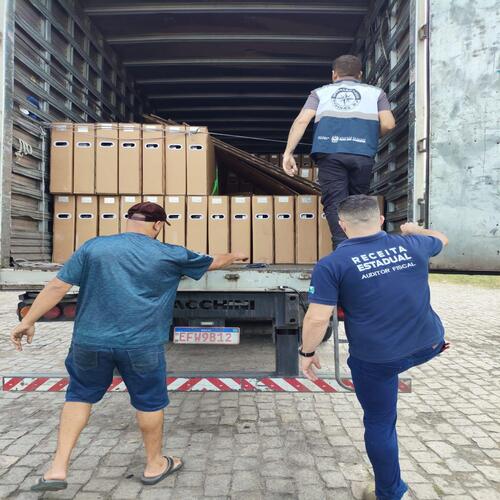 Operação Foco e Receita Estadual apreendem 346 monitores de Led, avaliados em R$ 1 milhão, em Itaperuna