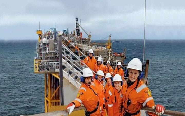 Qualificação e Emprego com seleção para 185 vagas offshore de contratação imediata