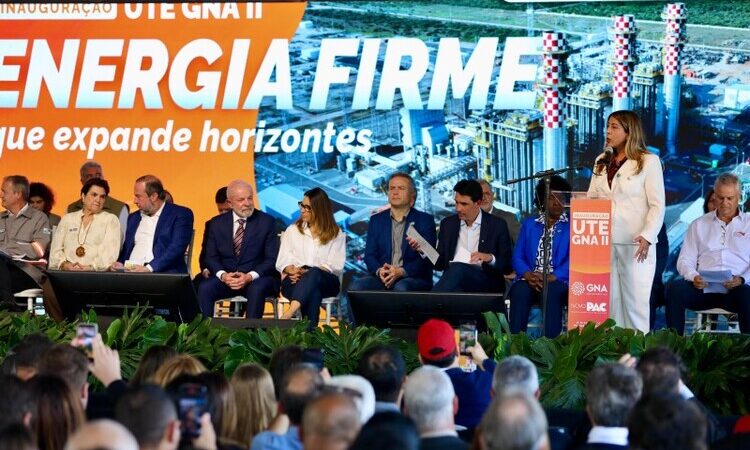 Carla Caputi participa de inauguração da GNA II e pede a Lula a duplicação da BR-356