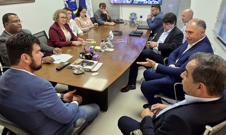 Prefeito de Macaé cobra melhorias da Enel em reunião com CEO da empresa