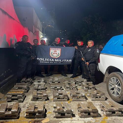 Polícia encontra 175 quilos de maconha em um caminhão, em Campos