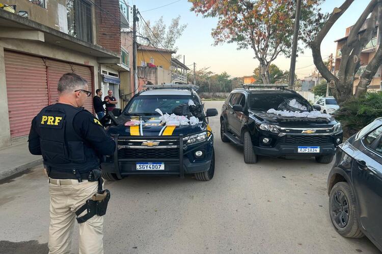 PF e PRF apreendem cerca de 18kg de cocaína e maconha em Rio das Ostras