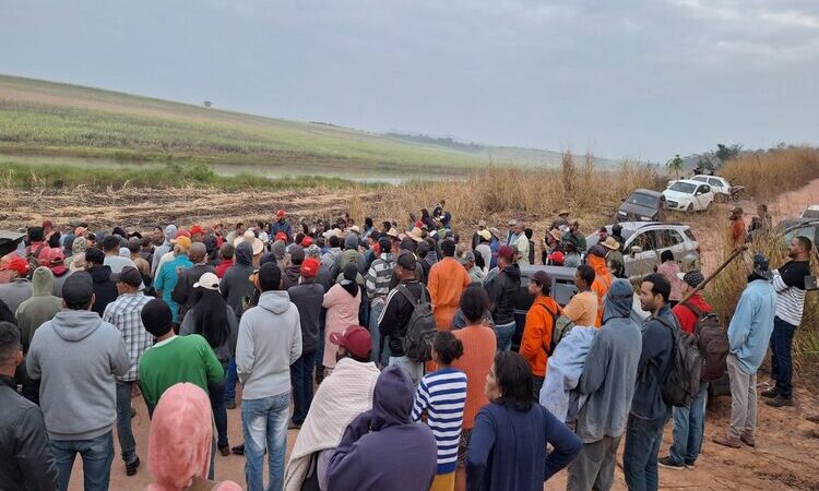 MST ocupa terras da fazenda São Cristóvão, em Campos