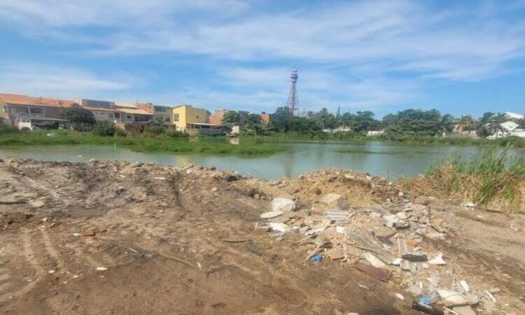 PM constata existência de aterro Ilegal no litoral de Campos